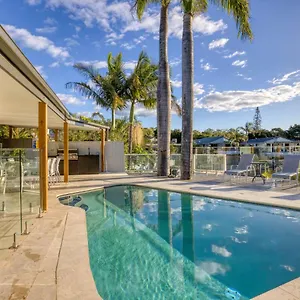 Waterfront Family Entertainer Holiday home Gold Coast